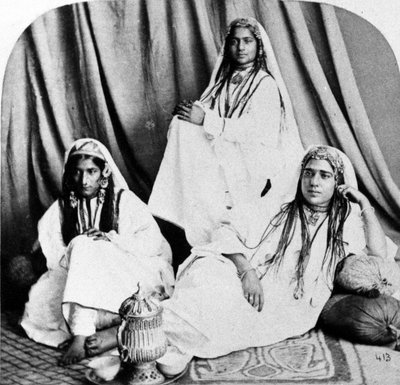 Ragazze Nautch del Kashmir, c.1860 da British Photographer